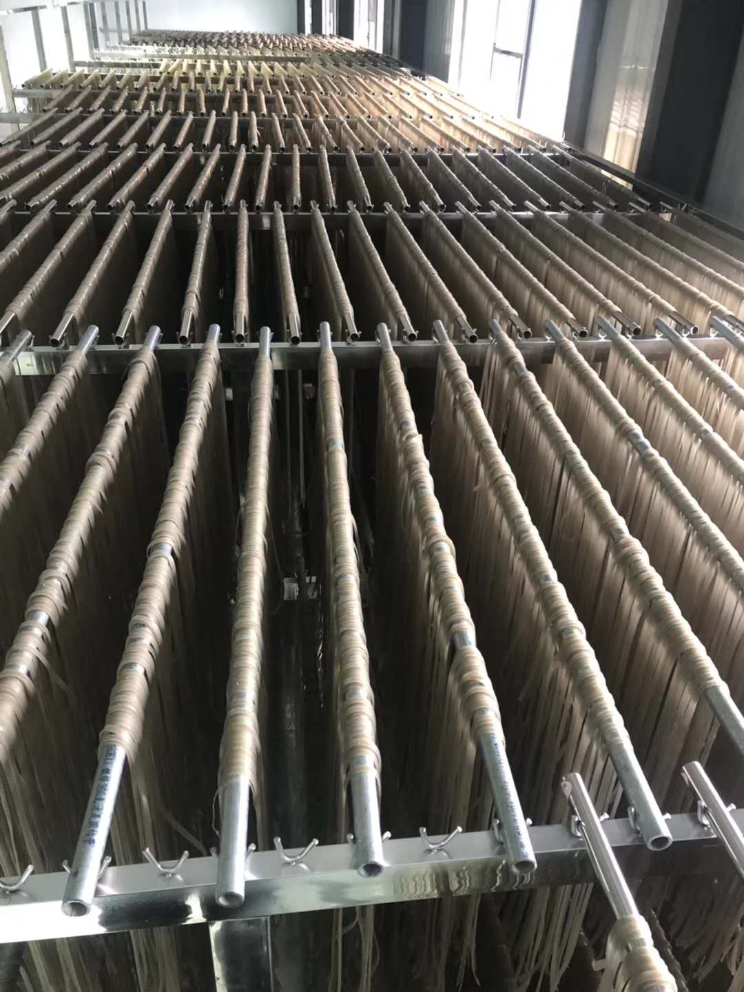 红薯粉条机产品--挂杆晾晒